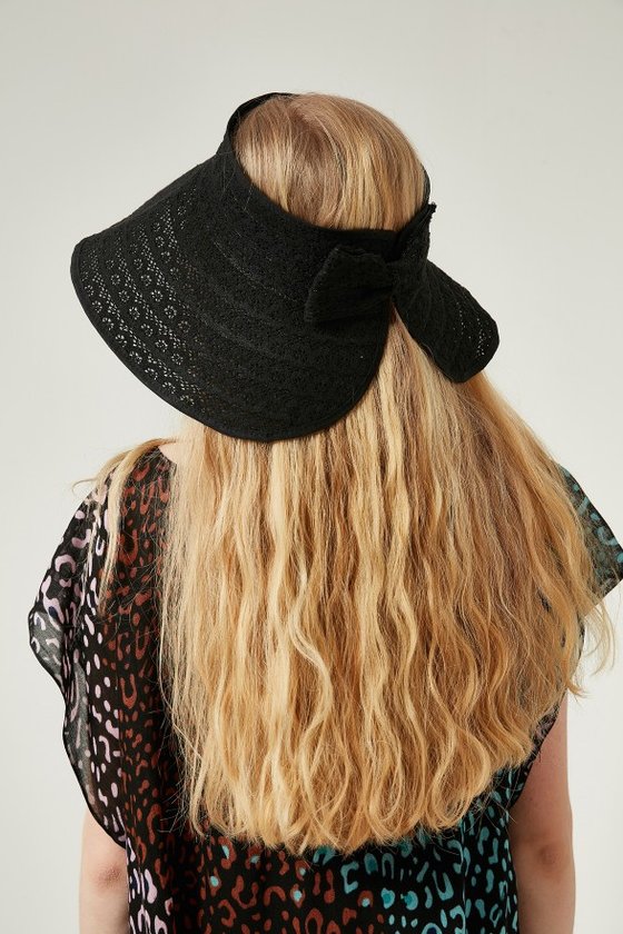Dantelli Siyah Ustu Acik Genis Hasir Vizor Sapka toptan